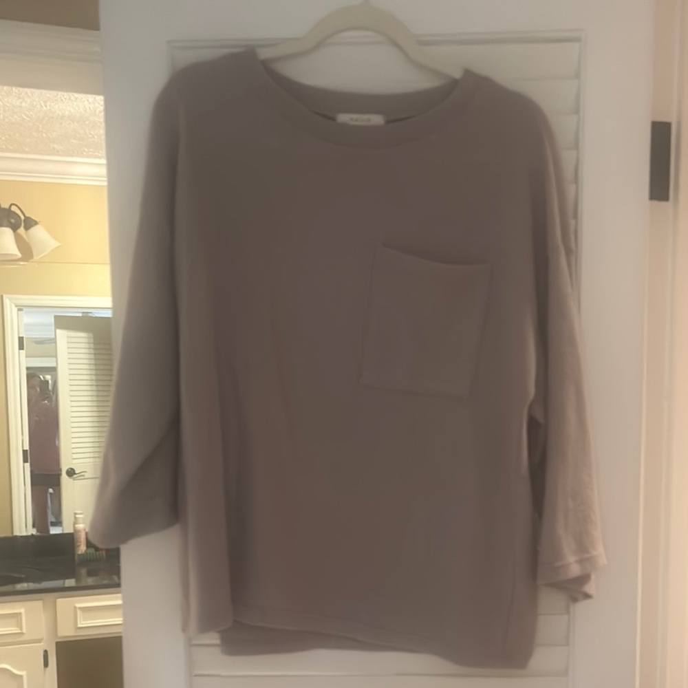Entro Women's Sweatshirt in Light Purple